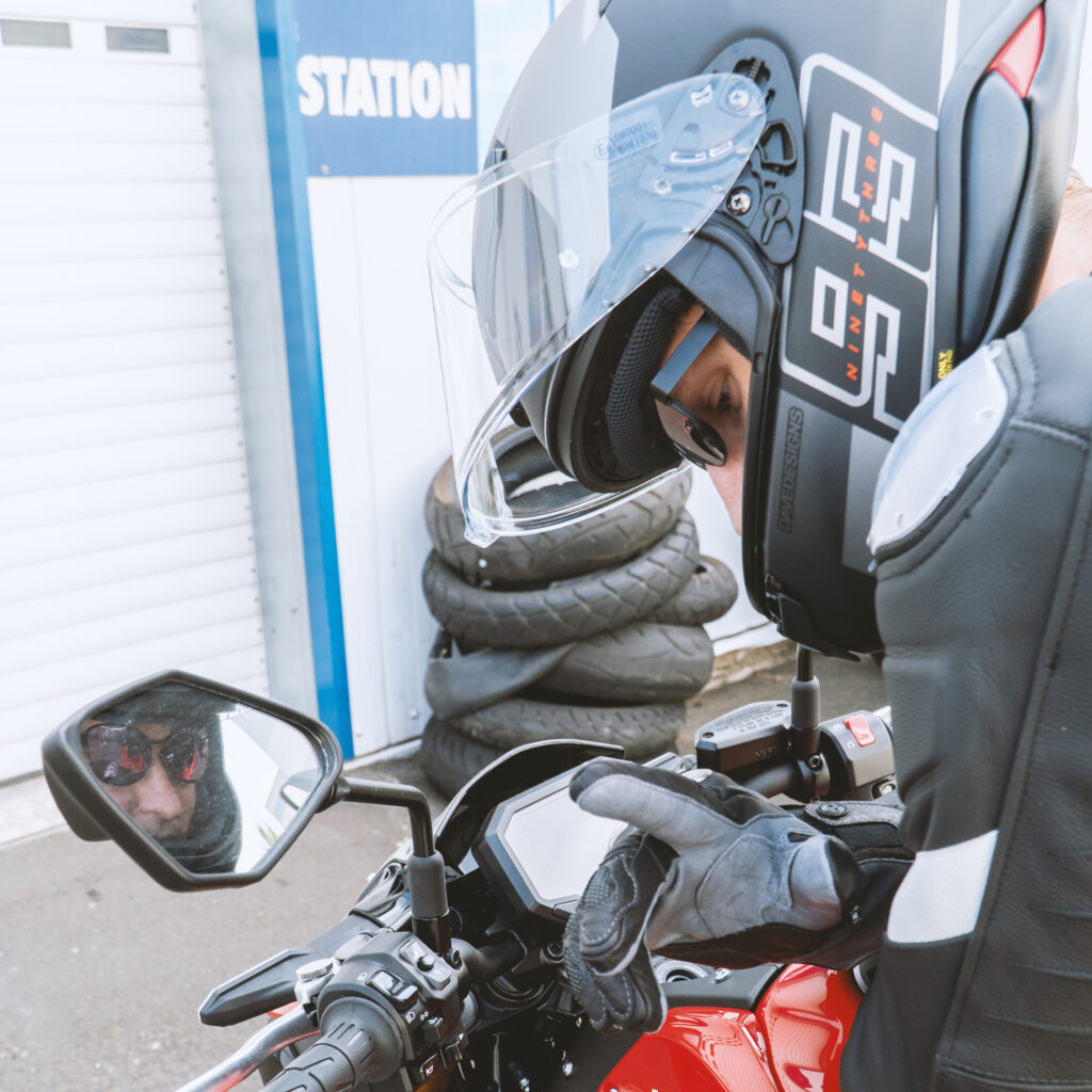 Wie viele Spiegel braucht ein Motorrad?